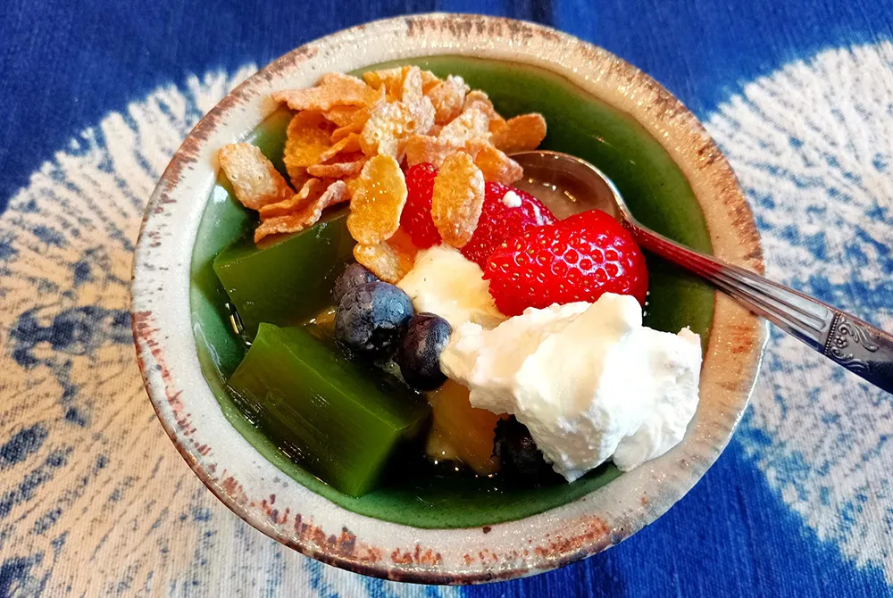 あんみつの中身はお豆に白玉、寒天に求肥も？夏のおすすめひんやりスイーツ